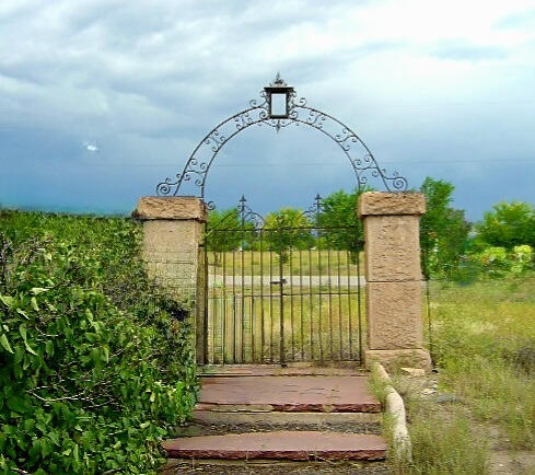 Conejos House Gate